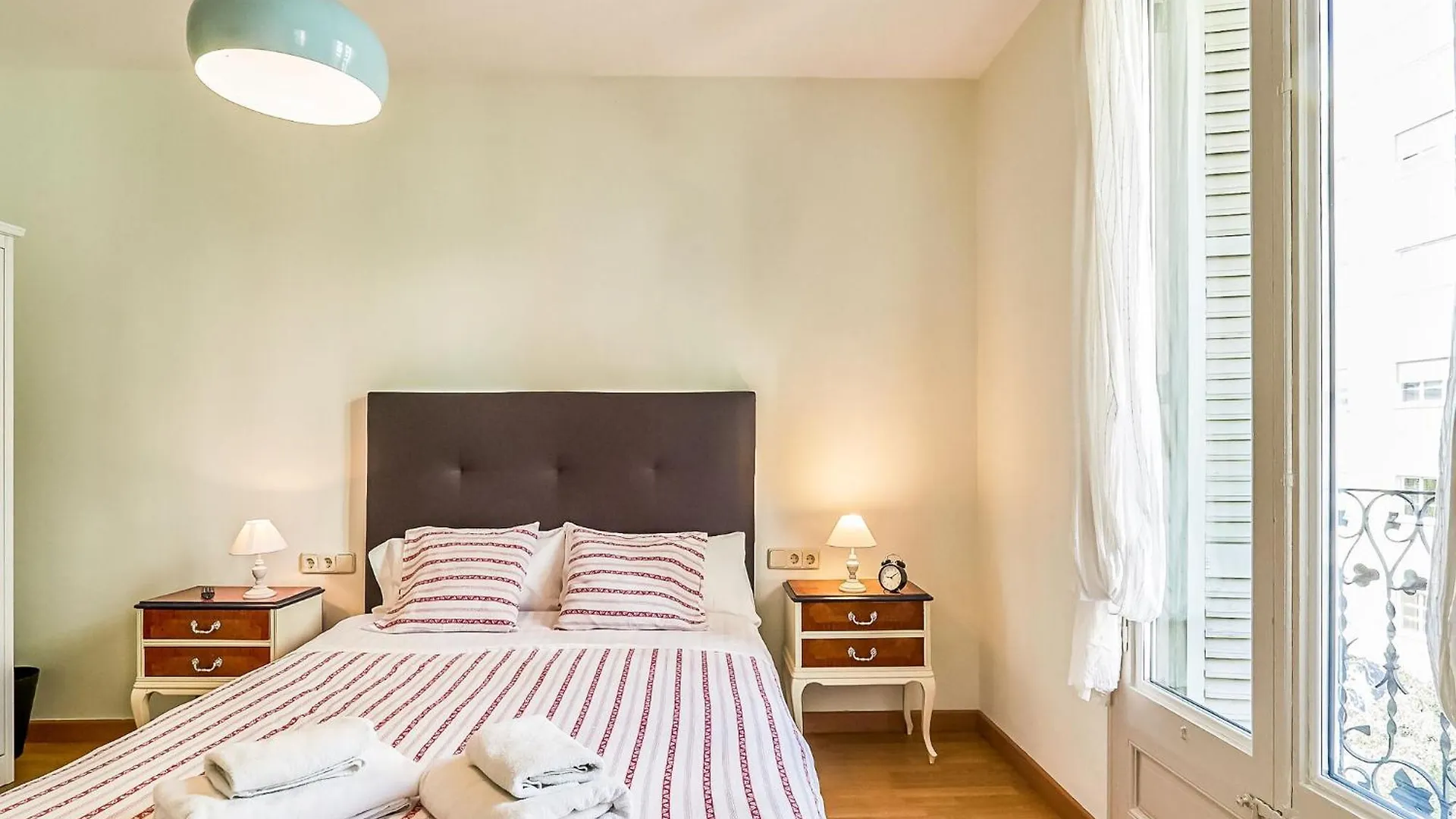 Modern Villa In Eixample With Sea Near Барселона Апартаменты