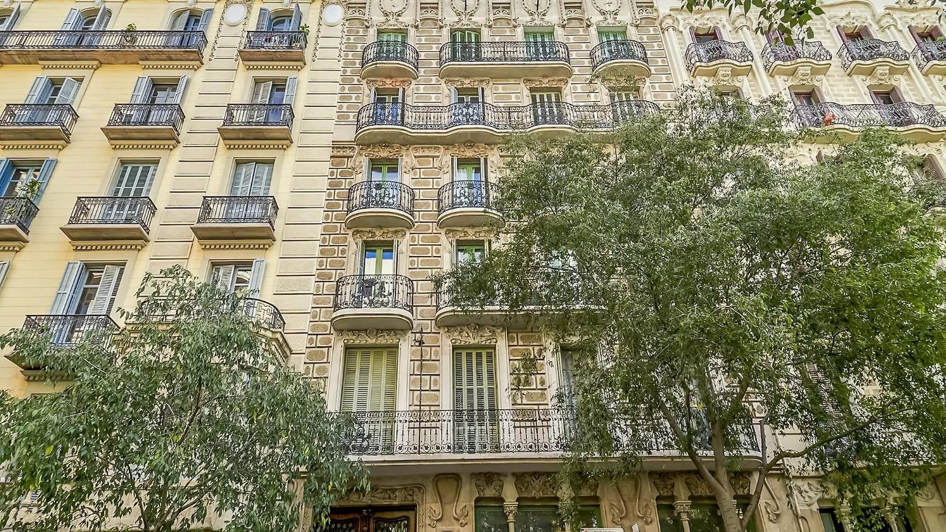 Modern Villa In Eixample With Sea Near Барселона