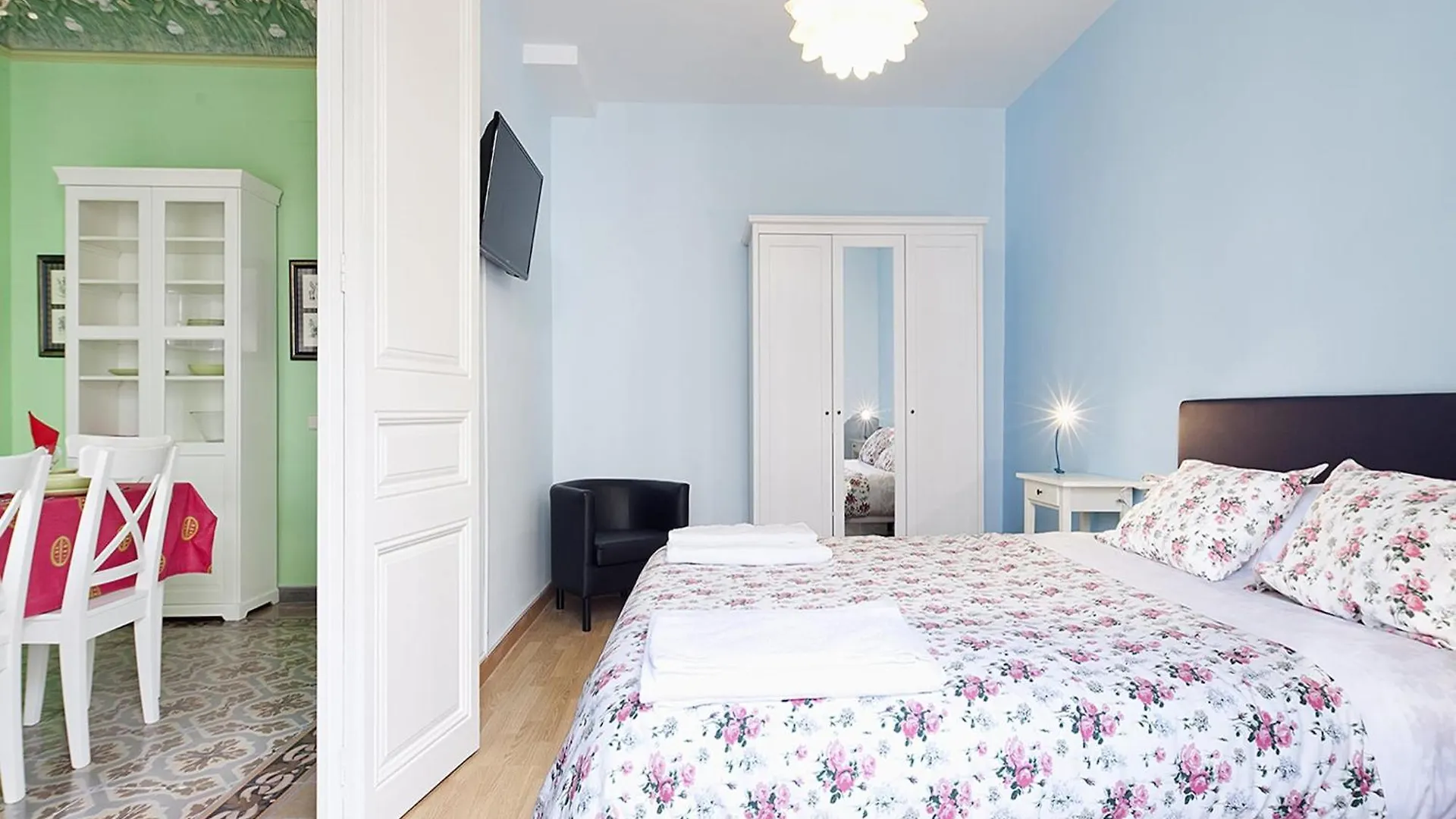 Modern Villa In Eixample With Sea Near Барселона 0*,  Испания